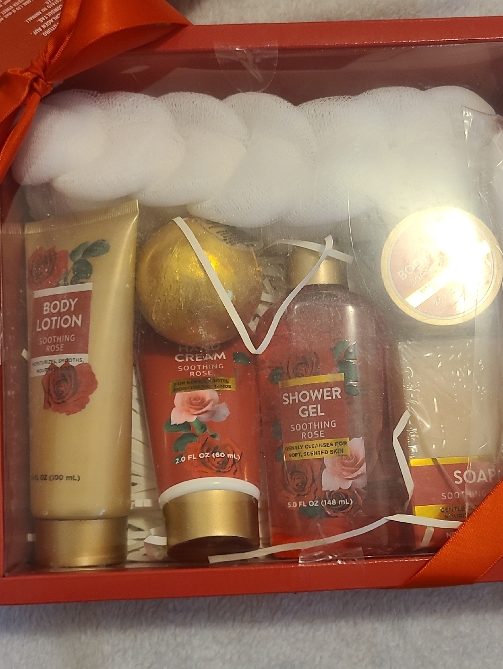 Soothing Rose Body Wash & Care Set - White and Gold - Picture 1 of 6